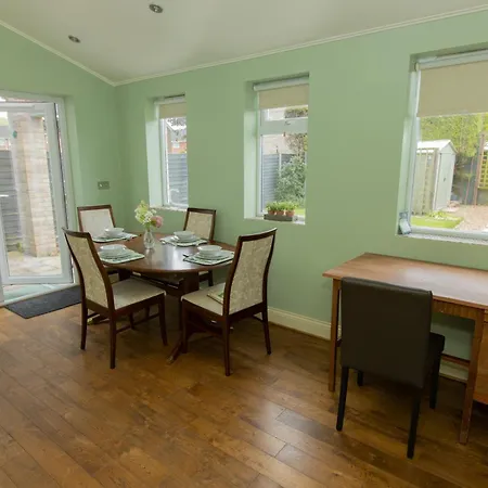 Spacious Relaxing Home Garden Access. Norwich Exterior photo