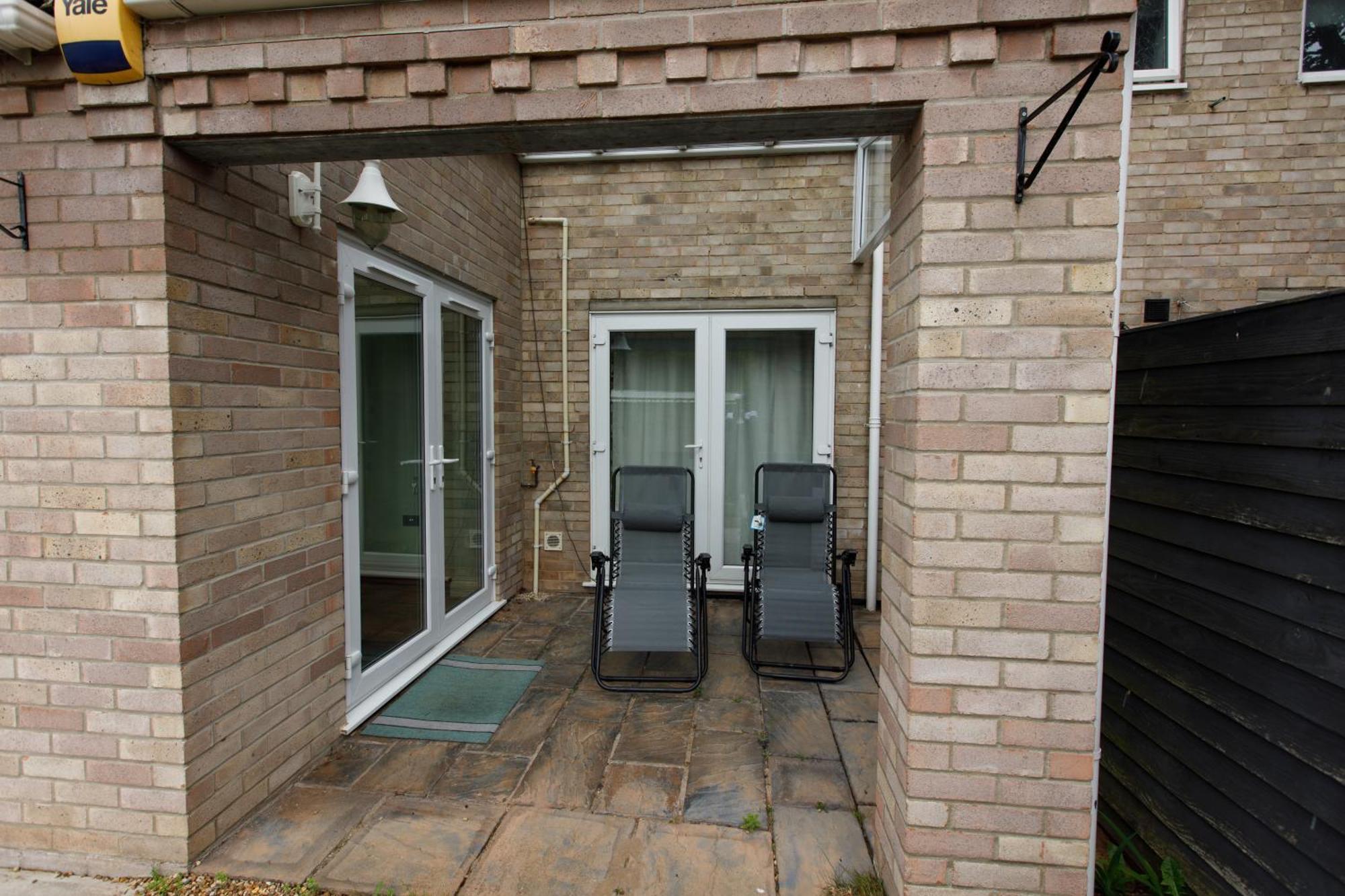 Spacious Relaxing Garden Access. Vakantiehuis NWI