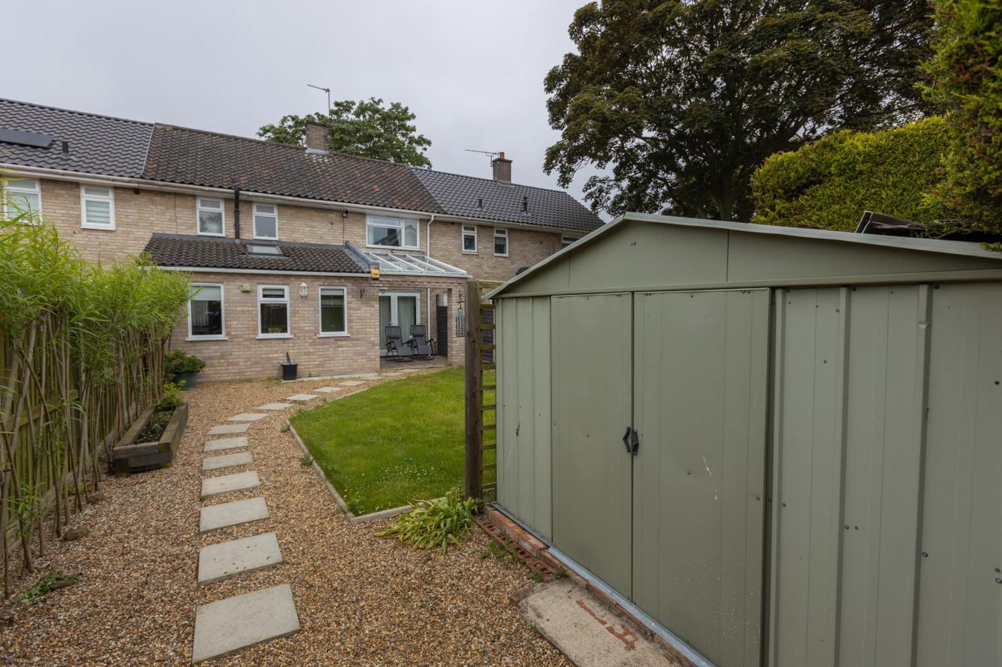 Spacious Relaxing Garden Access. *