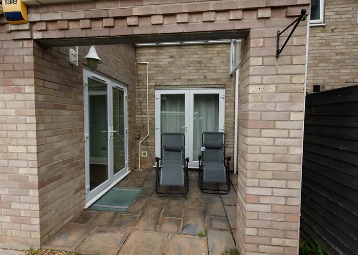 Spacious Relaxing Home Garden Access.