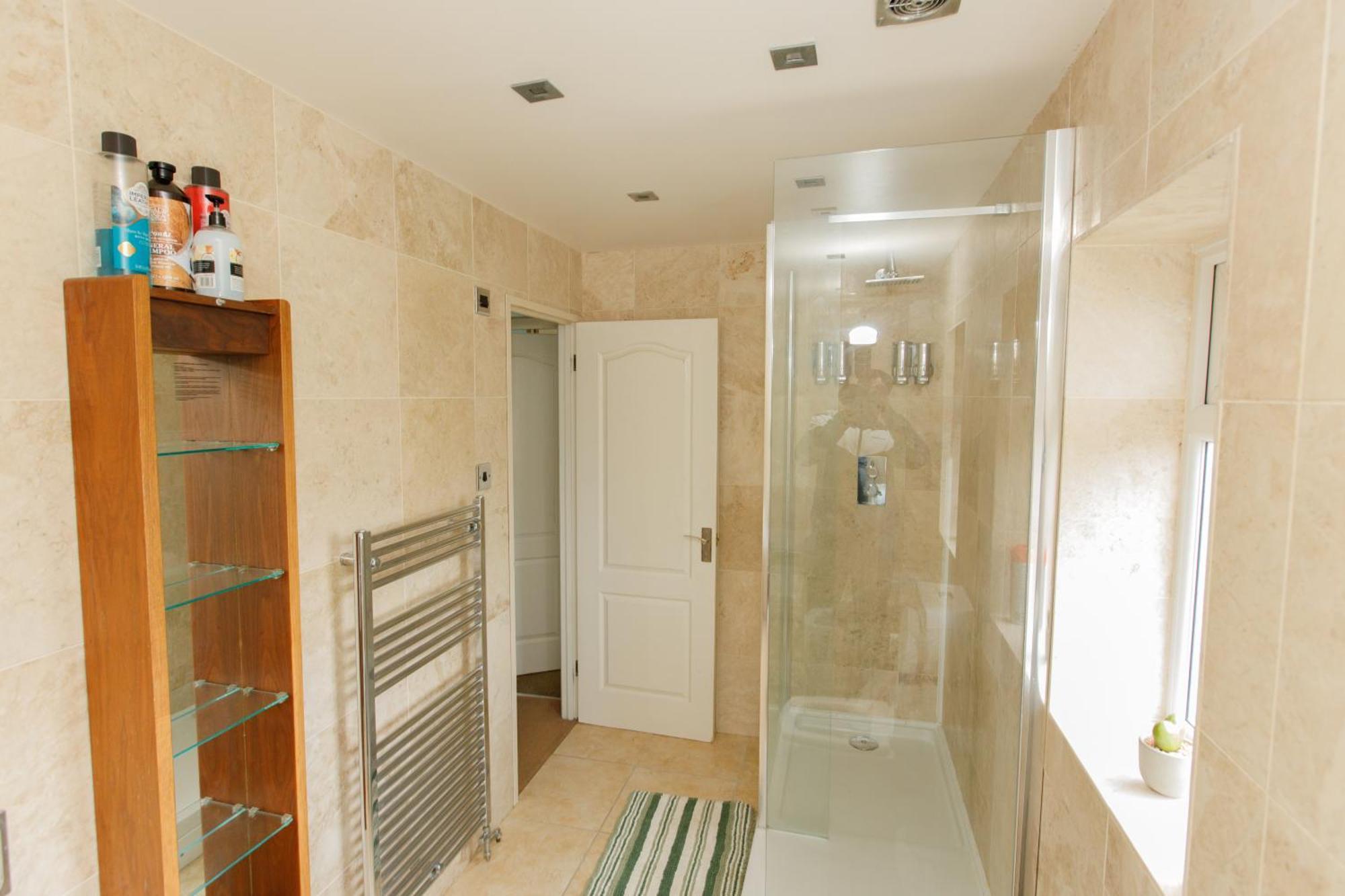 Spacious Relaxing Garden Access. Holiday home