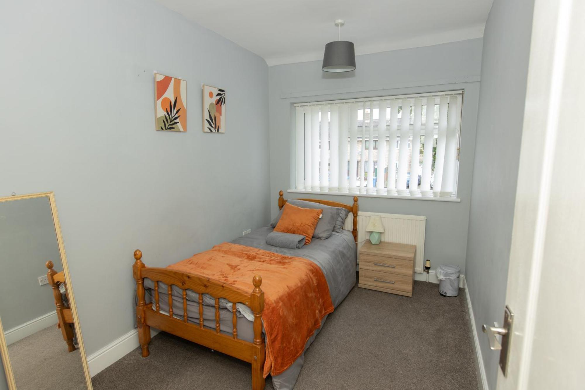 Holiday home Spacious Relaxing Garden Access. *